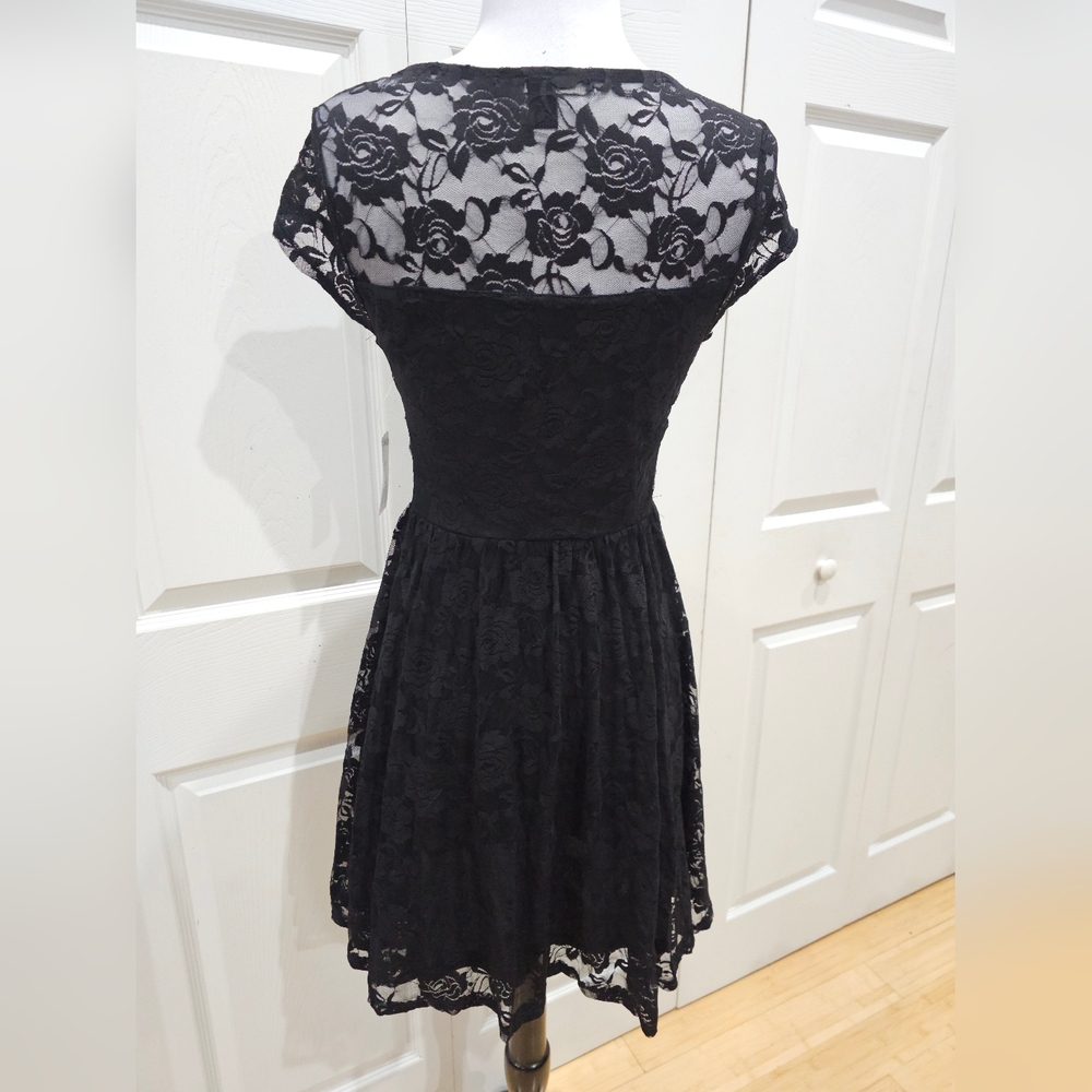 Sexy Goth Sleeveless Forever 21 Floral Lace Little Black Mini Skater Dress S NWT - Picture 5 of 8